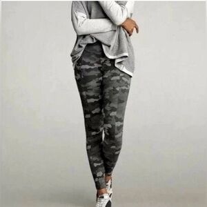 Cabi Womens Small Leggings Pockets Wide Elastic Waistband Camo Gray #3931